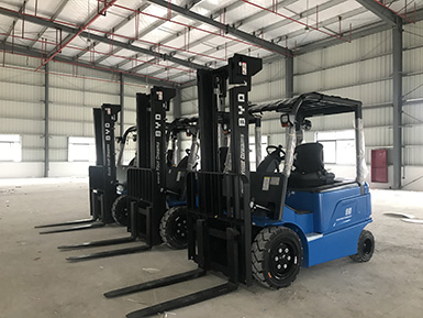 感謝蔡總的大力支持，再次購買3+1臺比亞迪叉車，祝：生意興??！