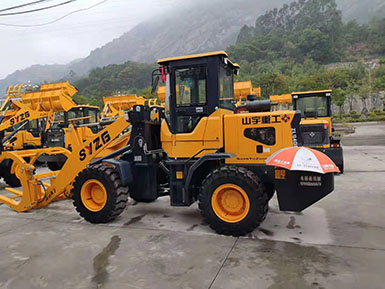 恭喜羅總喜提新車，山宇裝載機940走起，山宇重工，助您成功！